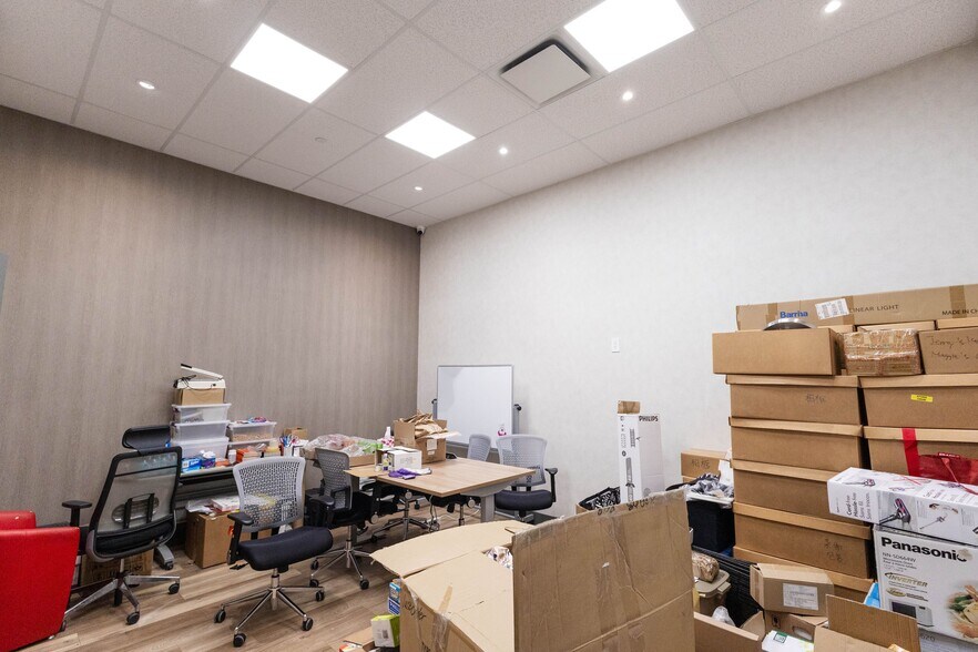 More Photos Of 3871 N Fraser Way, Burnaby Showroom For Sale