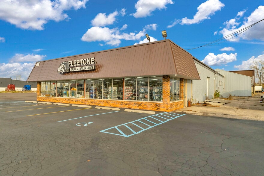 More Photos Of 1475 S Newburgh Rd, Westland Light Distribution For Sale