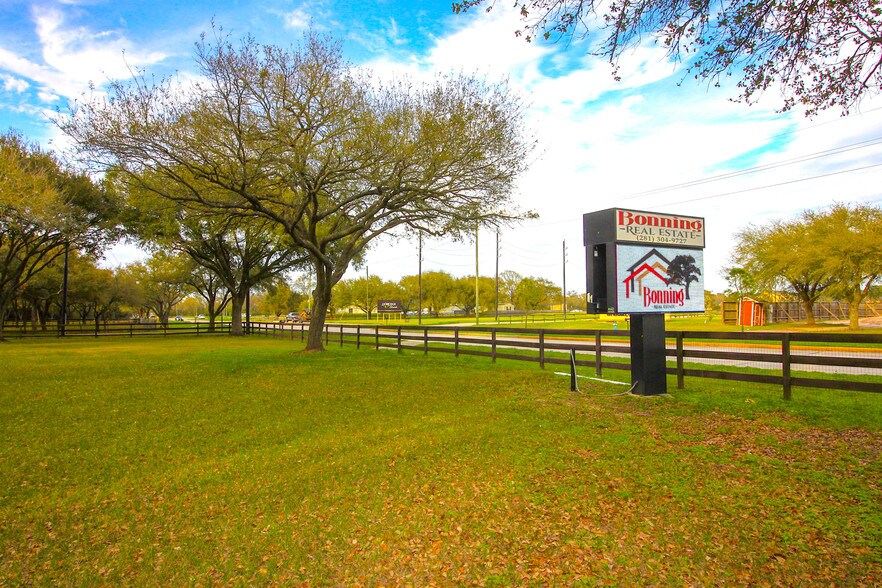 More Photos Of 16607 Mueschke Rd, Cypress Office Residential For Sale