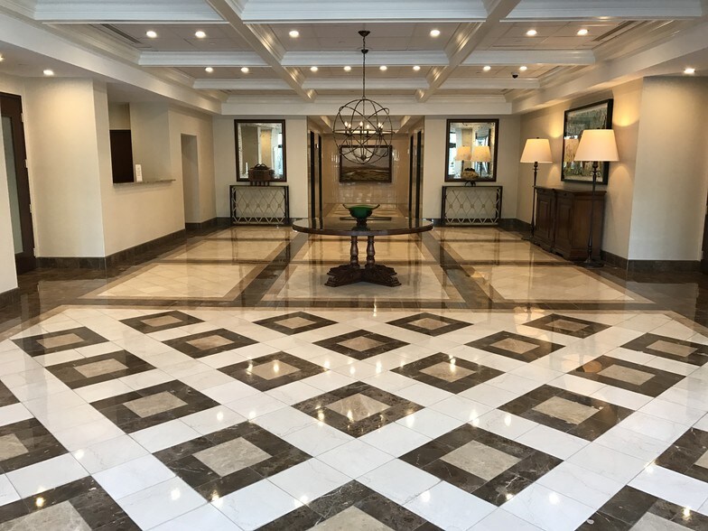 More Photos Of 520 W Summit Hill Dr, Knoxville Office For Lease