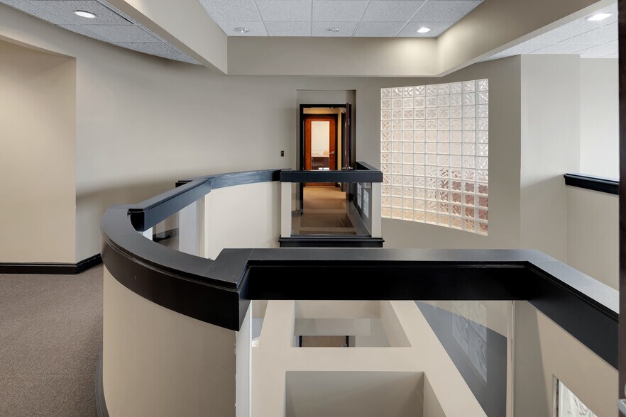 More Photos Of 2600 Stanley Gault Pky, Louisville Light Manufacturing For Lease