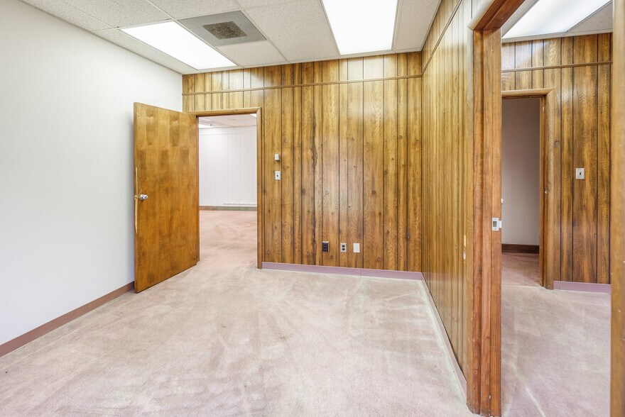 More Photos Of 5500 N Sharon Amity Rd, Charlotte Manufacturing For Lease