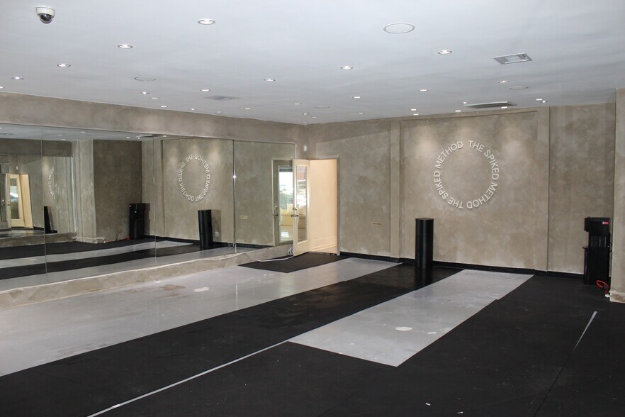 More Photos Of 840 S Robertson Blvd, Los Angeles Storefront Retail Office For Lease