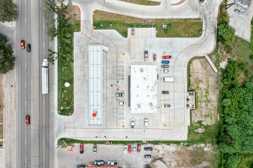 More Photos Of 1910 E Main St, Alice Convenience Store For Sale