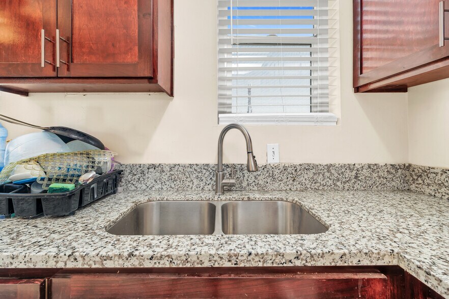 More Photos Of 5915 Weedpatch Hwy, Bakersfield Apartments For Sale