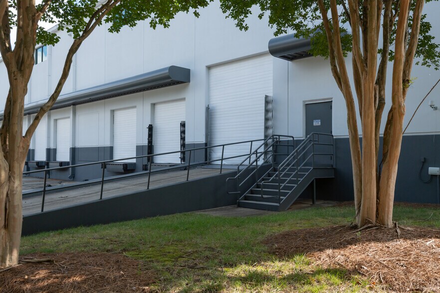 More Photos Of 460 Horizon Dr, Suwanee Warehouse For Lease