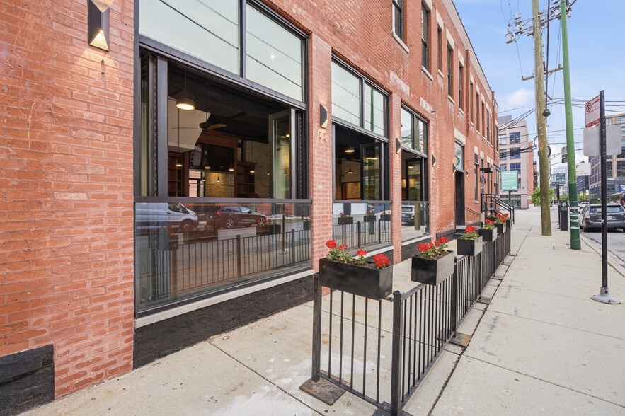 More Photos Of 1023 W Lake St, Chicago General Retail For Lease
