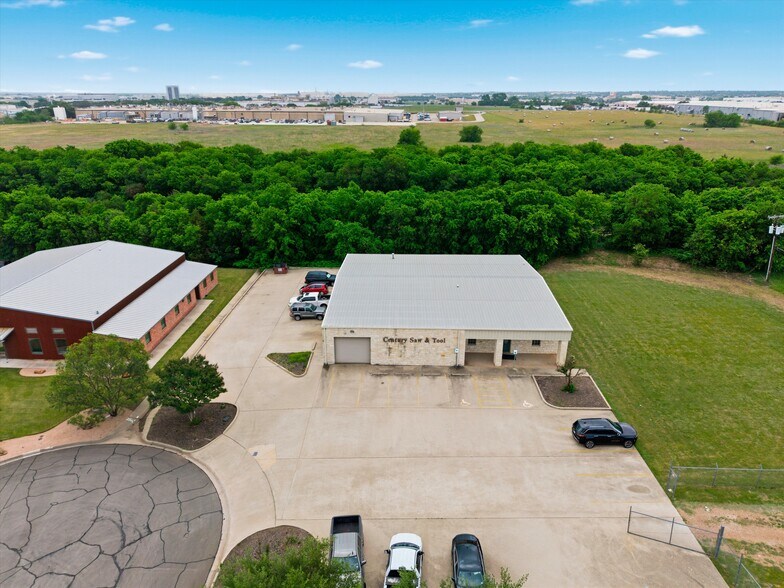 More Photos Of 309 Granite Dr, Woodway Warehouse For Lease
