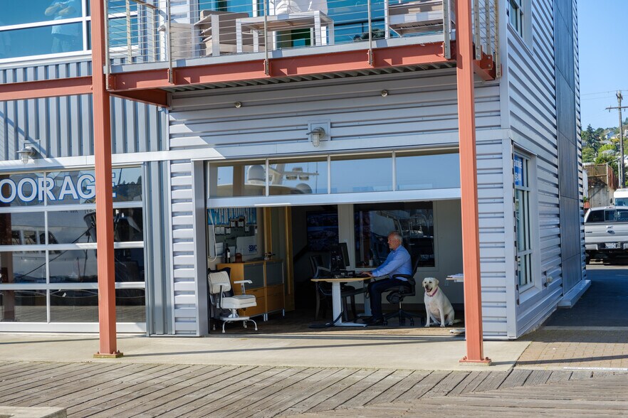 More Photos Of 2284-2360 W Commodore Way, Seattle Office For Lease