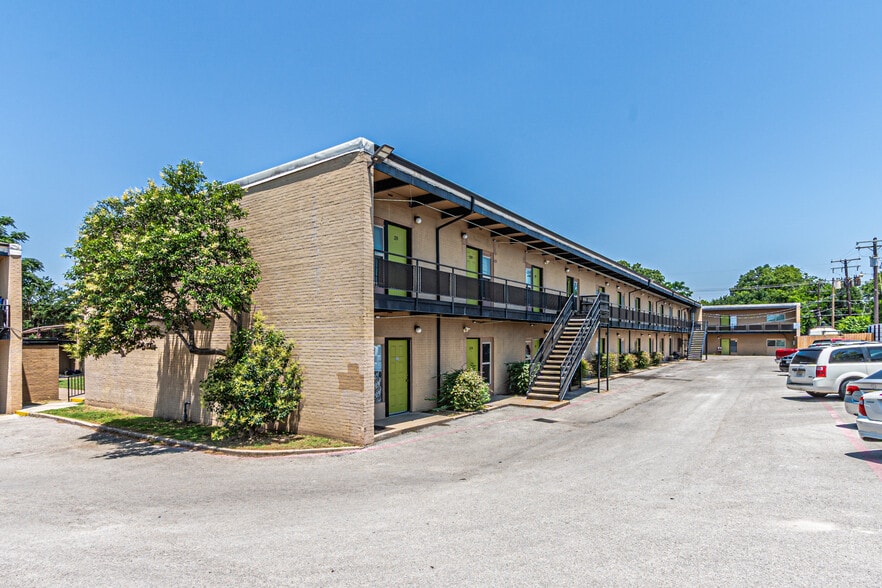 More Photos Of 450 E Hurst Blvd, Hurst Apartments For Sale