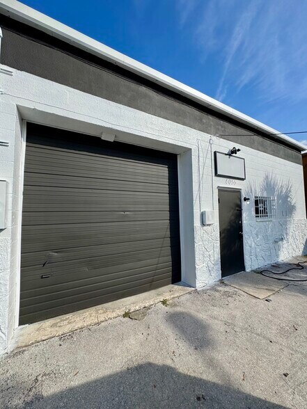 More Photos Of 4055-4059 7th Ter, Saint Petersburg Warehouse For Sale