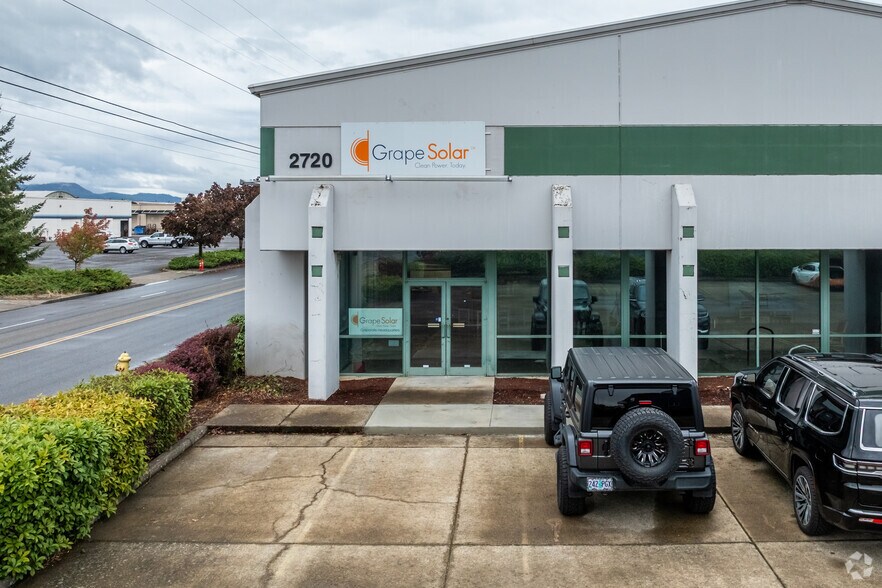 More Photos Of 2710-2720 W 5th Ave, Eugene Warehouse For Lease