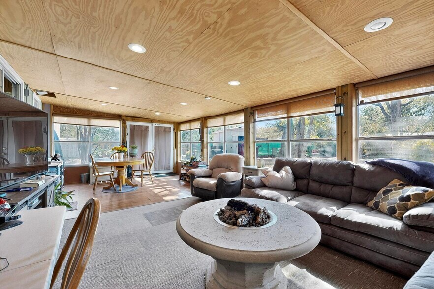 More Photos Of 15711 La Hacienda Dr, Austin Light Manufacturing For Sale