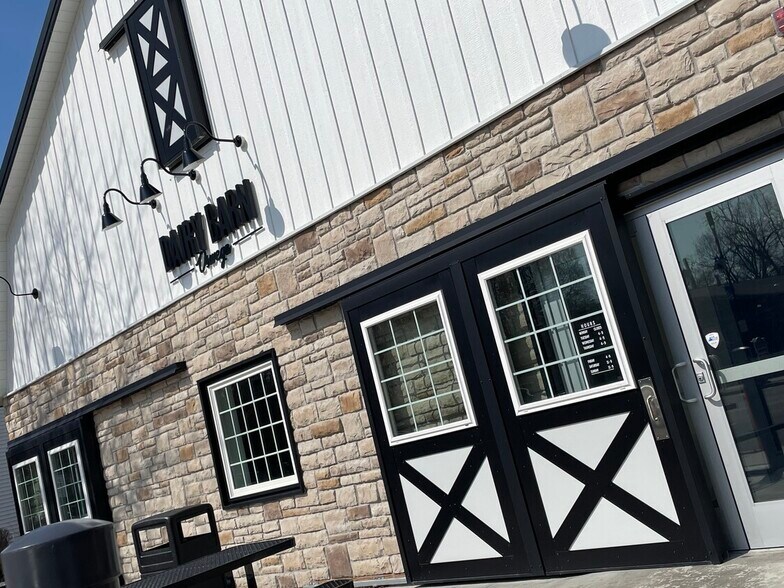 More Photos Of 121 Main St, Oswego Restaurant For Lease