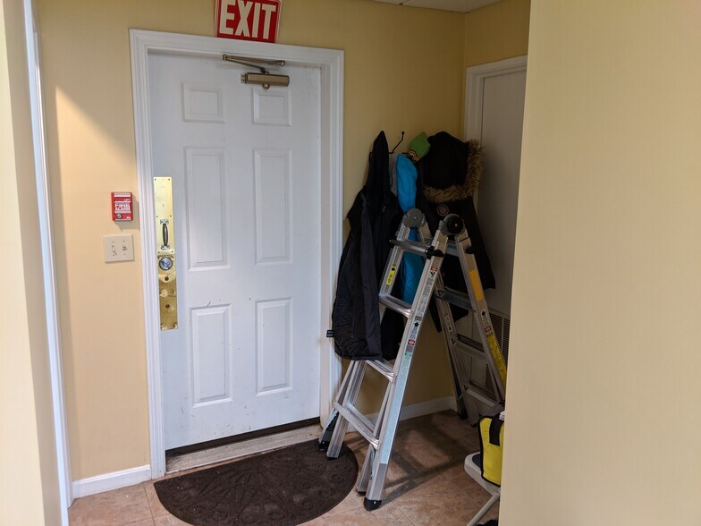 More Photos Of 42 Dover Point Rd, Dover Office For Lease