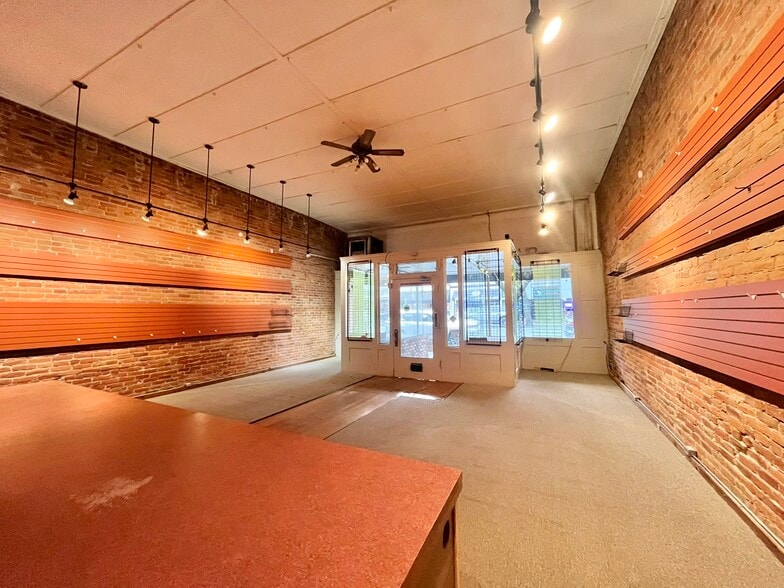 More Photos Of 527 Main St, Woodland Storefront For Lease