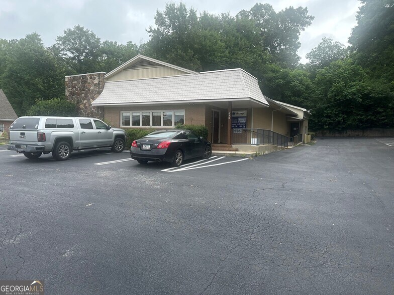 More Photos Of 670 S 8th St, Griffin Medical For Sale
