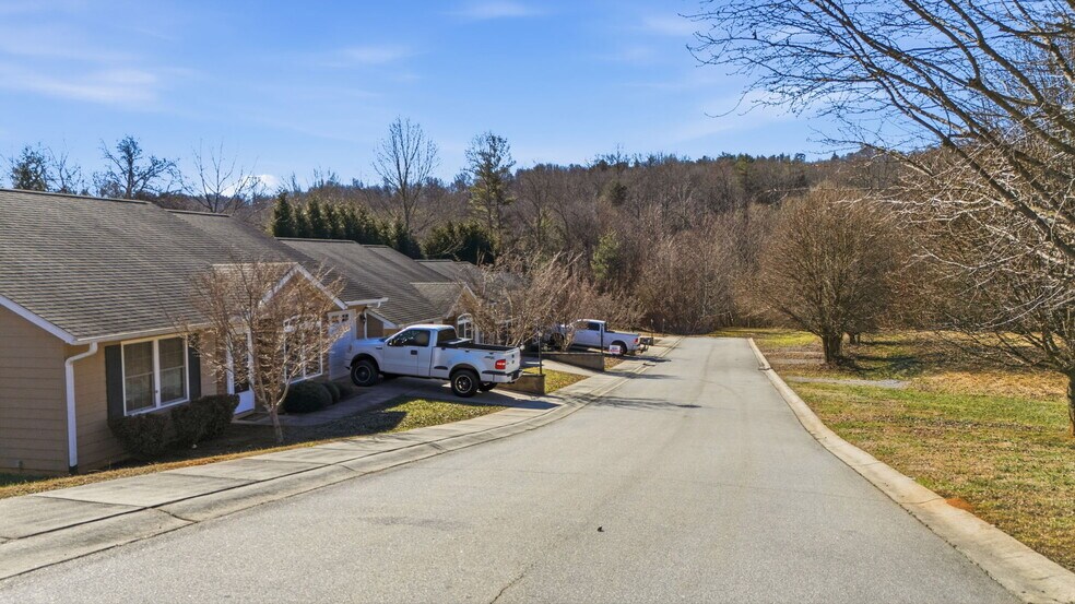 More Photos Of 520 Baird Cove Rd, Franklin Apartments For Sale