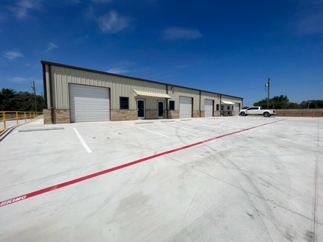 More Photos Of 4230 US-67, Cleburne Warehouse For Lease
