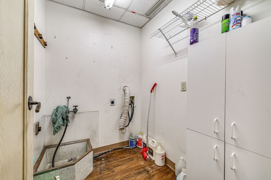 More Photos Of 29 S Chadbourne St, San Angelo Drugstore For Sale