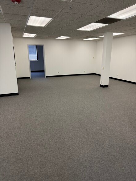 More Photos Of 519 N Cass Ave, Westmont Medical For Lease
