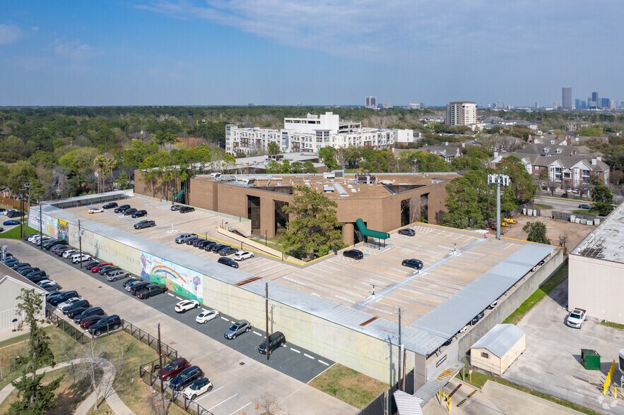 More Photos Of 2500 Fondren Rd, Houston Unknown For Lease