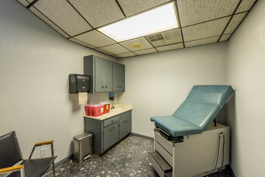 More Photos Of 312 E 2nd St, Alice Healthcare For Sale