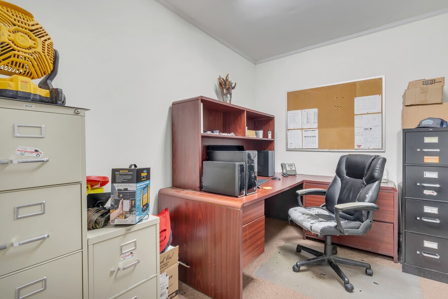 More Photos Of 1565 Kisker Rd, Saint Charles Office For Sale