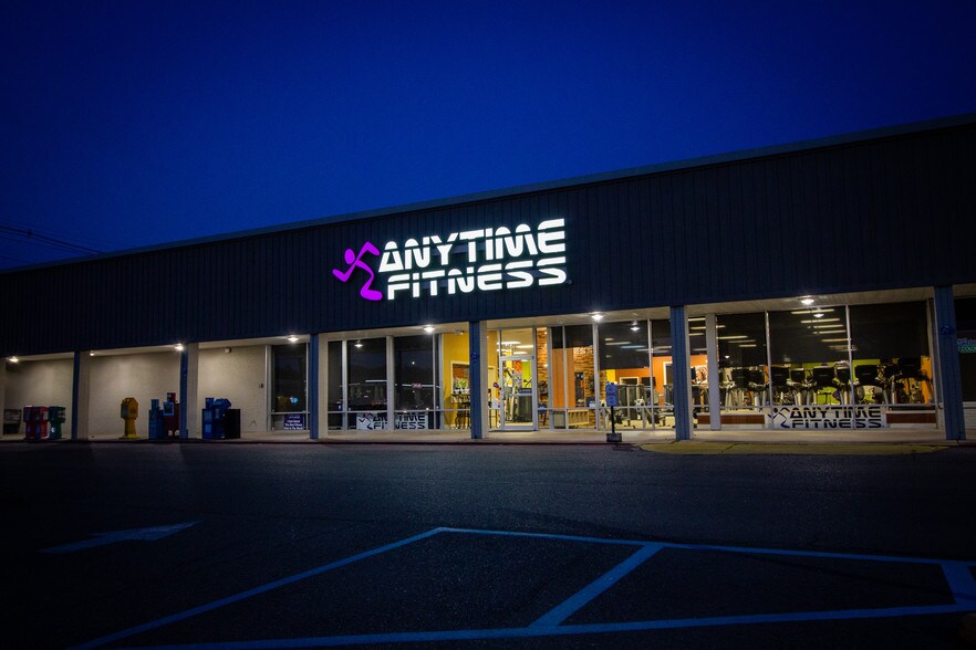 More Photos Of 801-849 W Pine St, Ponchatoula General Retail For Sale