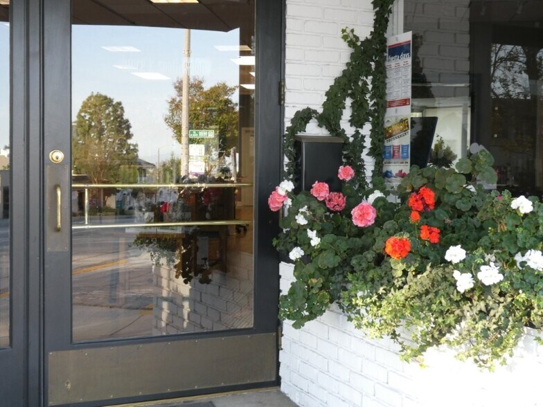 More Photos Of 1101 Foothill Blvd, La Cañada Flintridge Storefront For Lease
