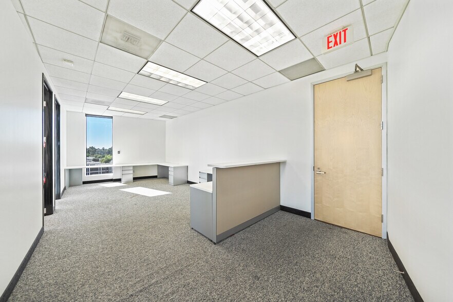 More Photos Of 1501 Westcliff Dr, Newport Beach Medical For Lease