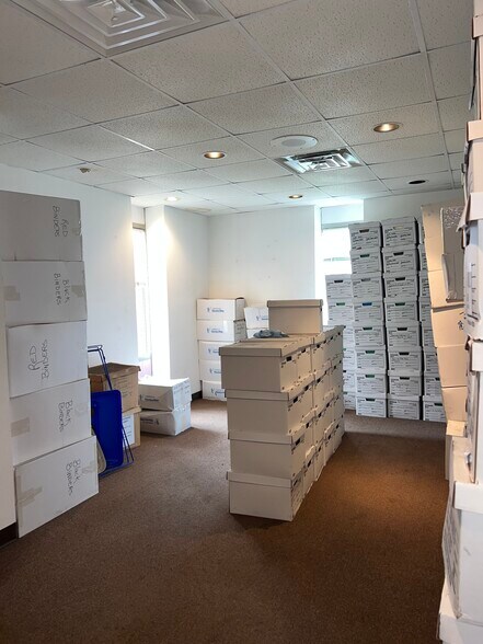 More Photos Of 520 Progress Dr, Hartland Distribution For Sale
