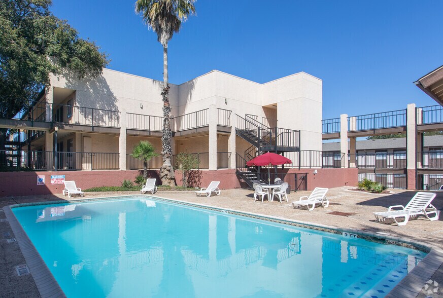 More Photos Of 5050 Fredericksburg Rd, San Antonio Apartments For Sale