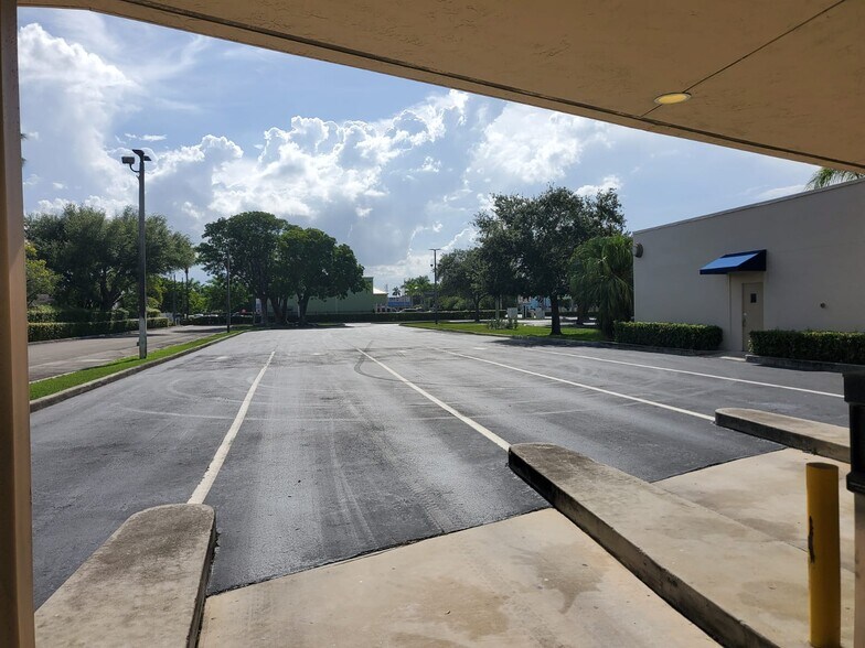 More Photos Of 1750 NE 8th St, Homestead Bank For Sale