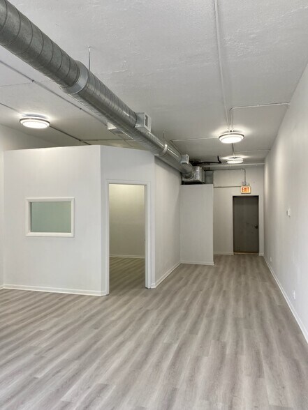 More Photos Of 1333-1343 W Devon Ave, Chicago Storefront Retail Office For Lease