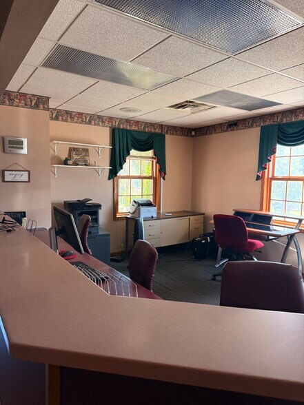 More Photos Of 187 W Main St, Saint Clairsville Medical For Lease
