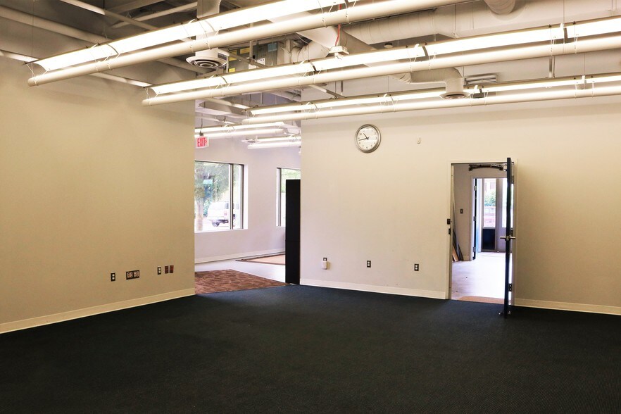 More Photos Of 28 Blackwell Park Ln, Warrenton Office For Lease