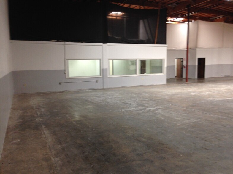 More Photos Of 7442 Vincent Cir, Huntington Beach Manufacturing For Lease