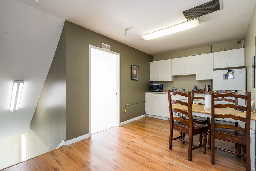 More Photos Of 13761 116 Ave, Surrey Flex For Lease