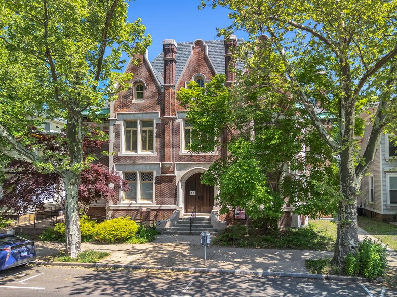 More Photos Of 51 Trumbull St, New Haven Office For Sale