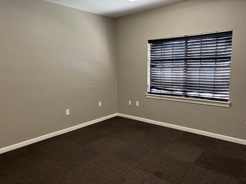 More Photos Of , Baton Rouge Office For Sale