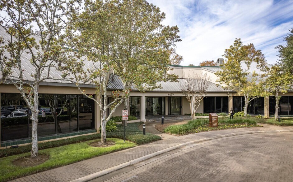More Photos Of 4675 Sweetwater Blvd, Sugar Land Unknown For Lease