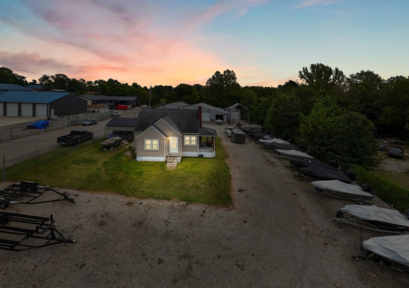 More Photos Of 4510 N Preston Hwy, Shepherdsville Showroom For Sale