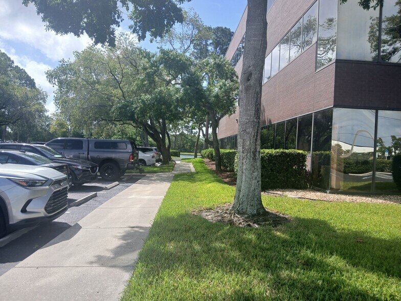 More Photos Of 12425 28th St N, Saint Petersburg Office For Lease