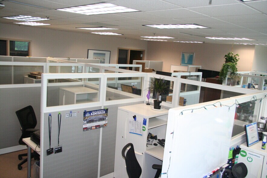 More Photos Of N28W23050 Roundy Dr, Pewaukee Office For Sale