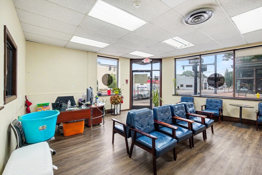 More Photos Of 1002 Monmouth St, Newport Office Residential For Sale
