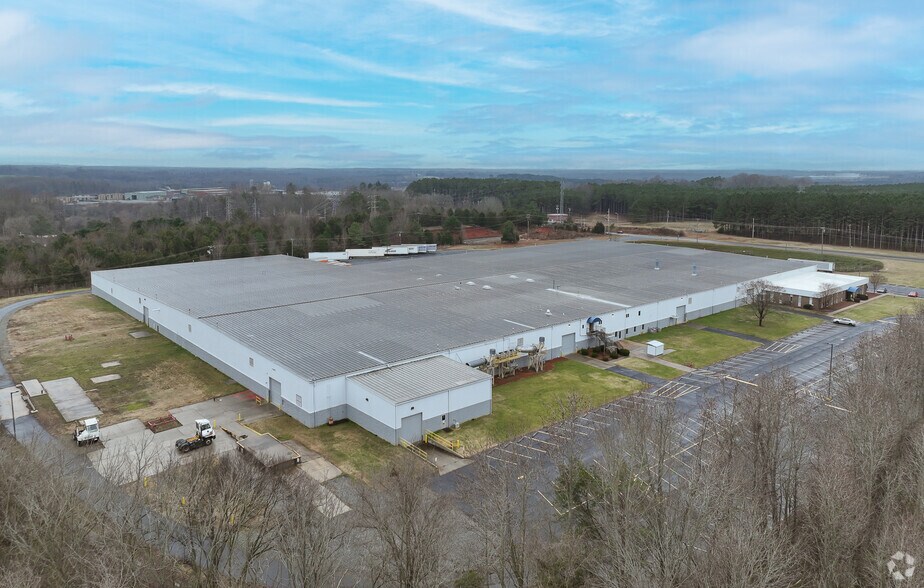 More Photos Of 647 Hargrave Rd, Lexington Warehouse For Lease