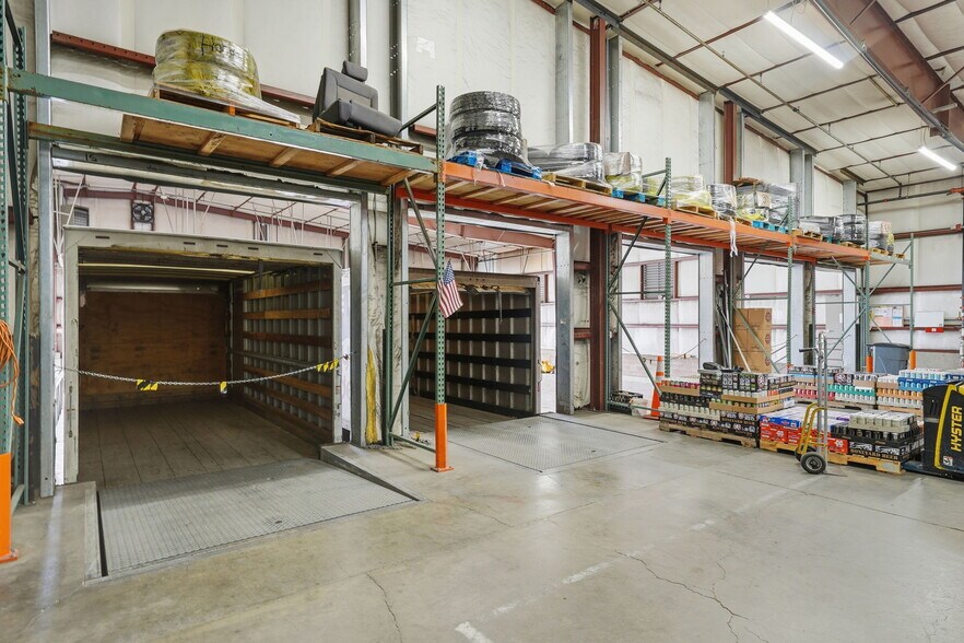 More Photos Of 273 SE 9th St, Bend Distribution For Lease