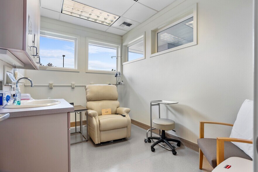 More Photos Of 911 S Washington St, Kennewick Medical For Lease