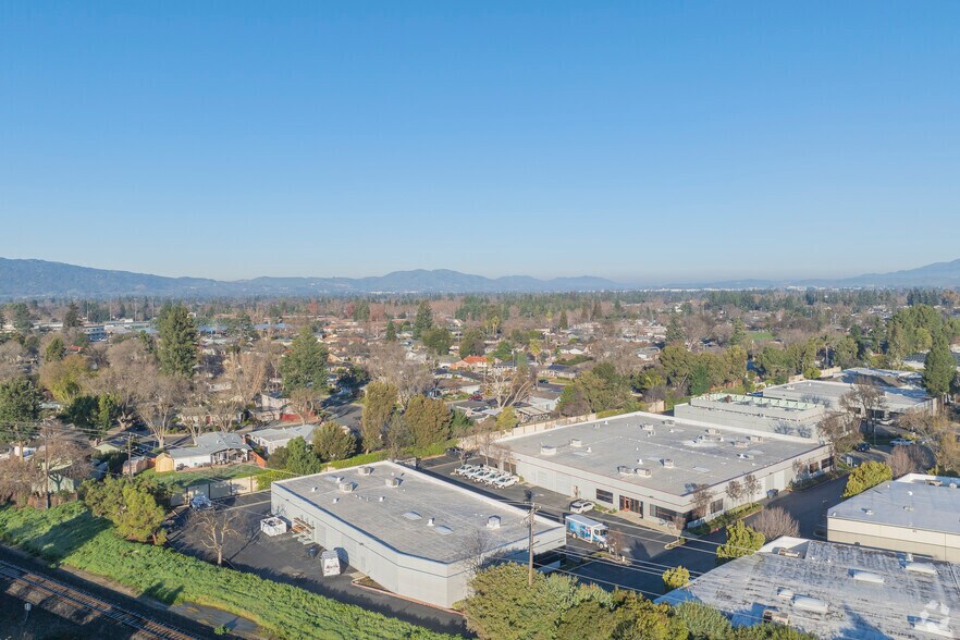 More Photos Of 1063 Serpentine Ln, Pleasanton Research And Development For Lease